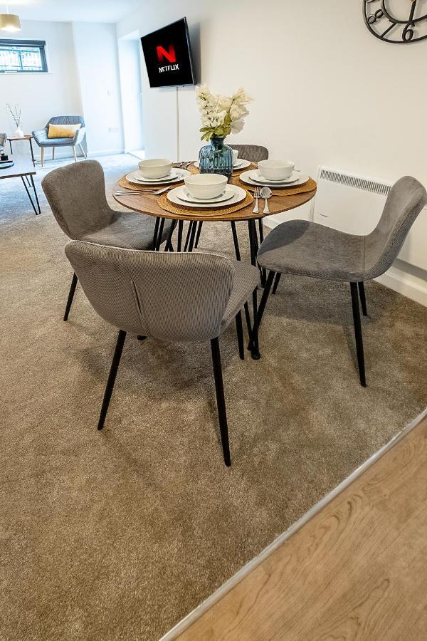Luton Modern Serviced Accommodation For Contractors, Relocators, Professionals, Tourists And Students - Akugi Homes ภายนอก รูปภาพ