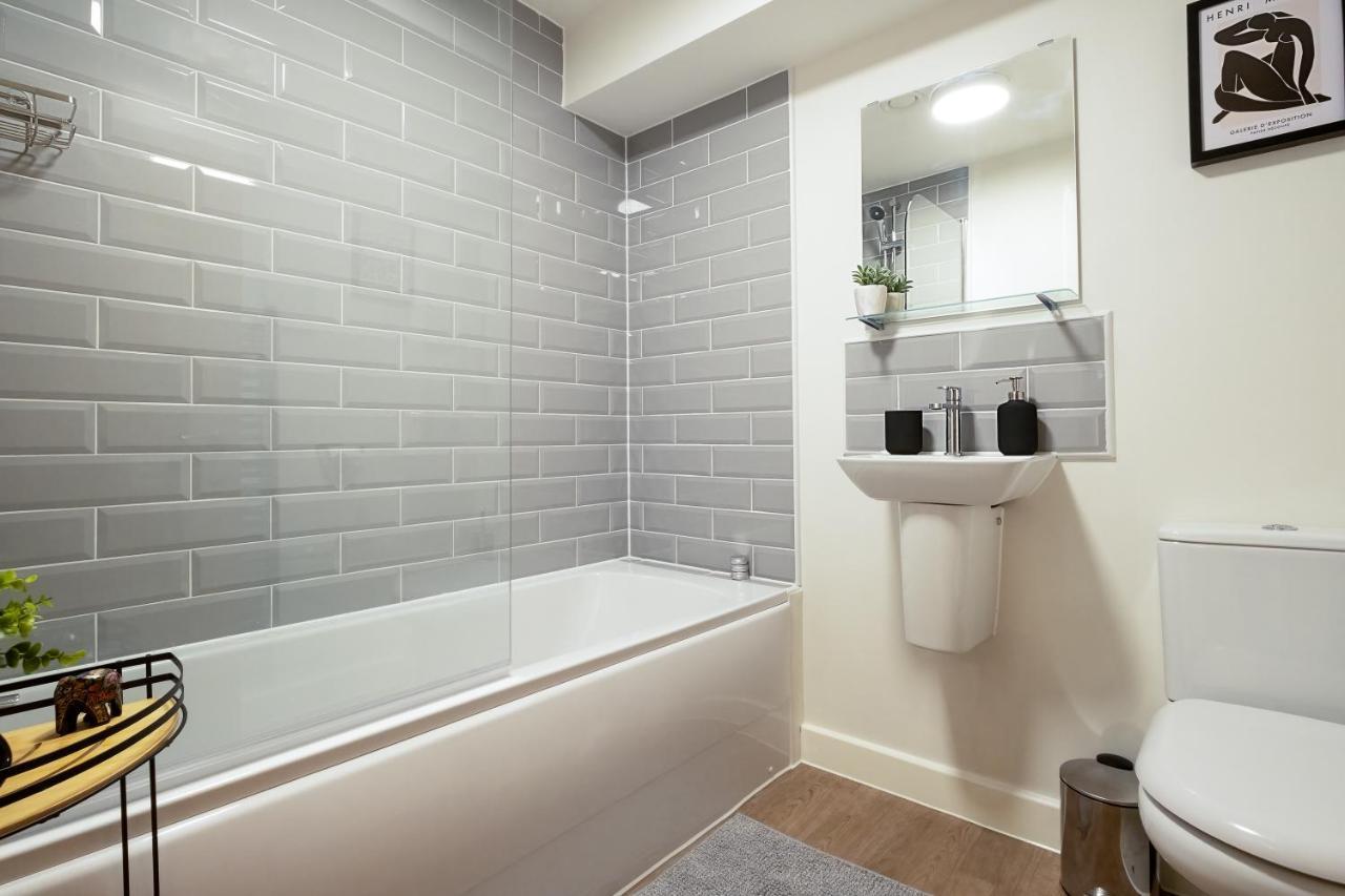 Luton Modern Serviced Accommodation For Contractors, Relocators, Professionals, Tourists And Students - Akugi Homes ภายนอก รูปภาพ