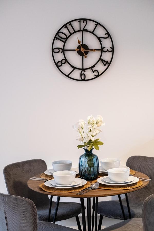 Luton Modern Serviced Accommodation For Contractors, Relocators, Professionals, Tourists And Students - Akugi Homes ภายนอก รูปภาพ